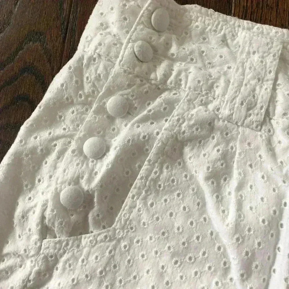 French Connection Women’s Size 4 White Eyelet Side-Button Shorts - Picture 4 of 11